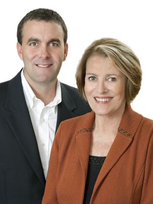 Portrait of Vicki & Brian Arthur Team, REALTORS®.